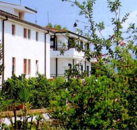 Residence Oasi Briatico Buitenkant foto