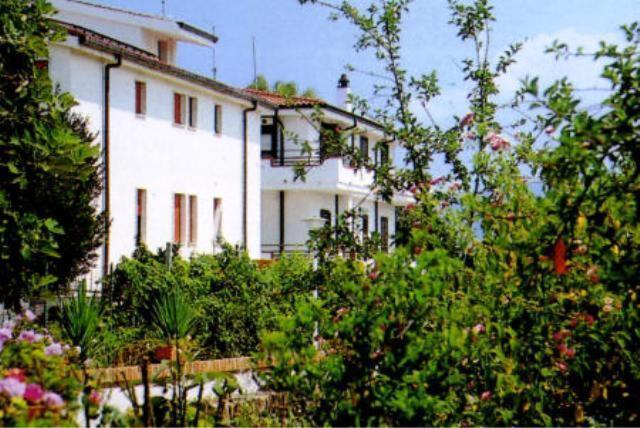 Residence Oasi Briatico Buitenkant foto